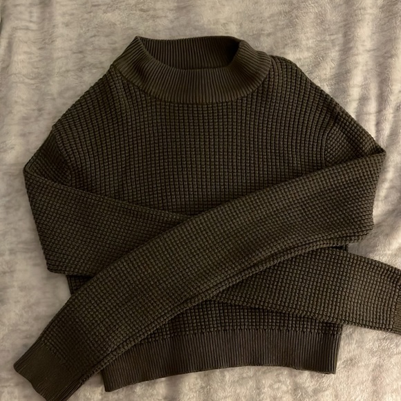 2 NIT CROPPED SWEATERS FROM GARAGE IN PURPLE AND GREEN! - Picture 7 of 8